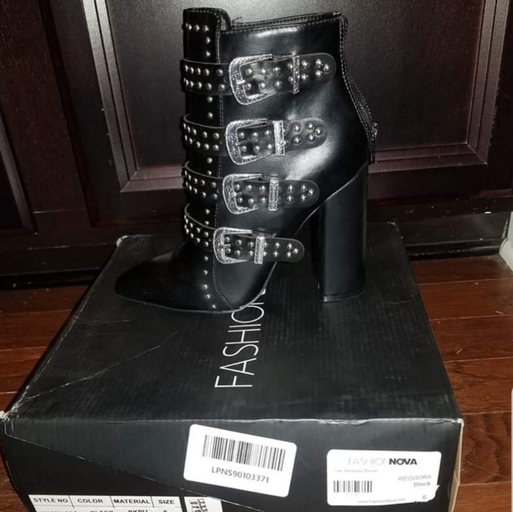 Womens size 6 boots